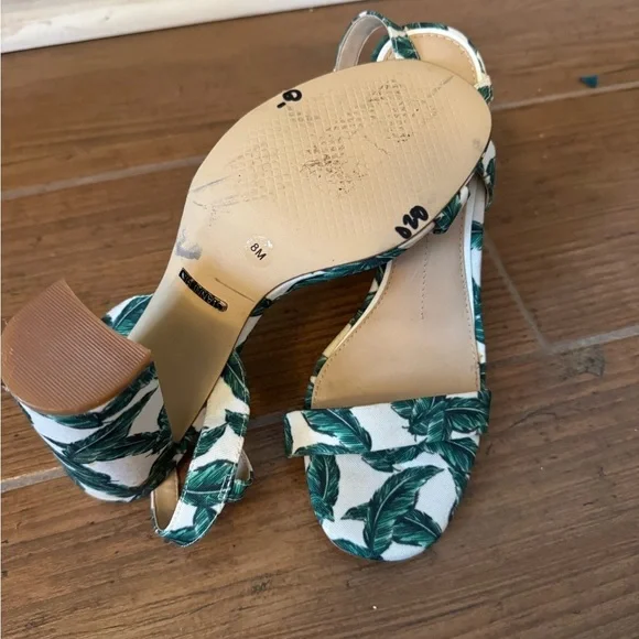 🌿 Gianni Bini Tropical Block Heel Sandals 🌿 - Picture 5 of 6